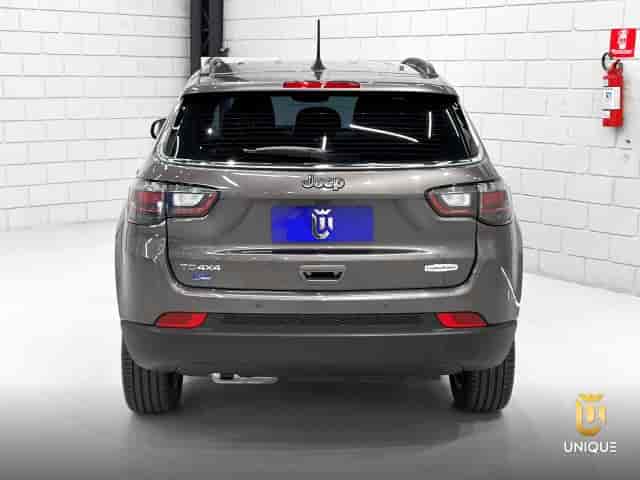 Prévia do banner — Unique Automóveis (slide 4)