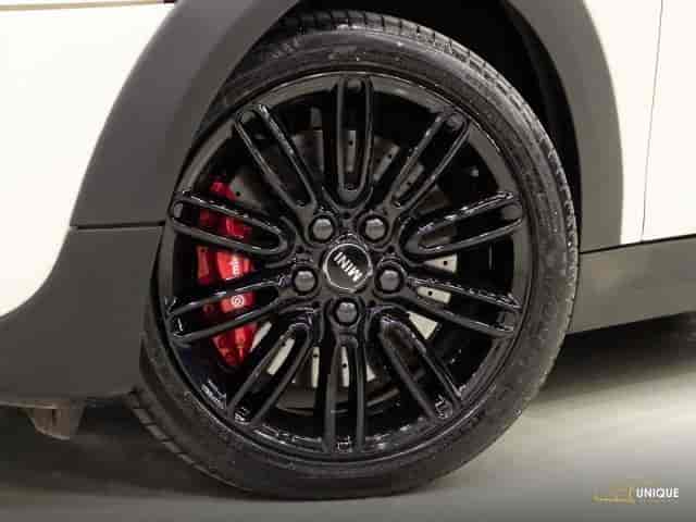 Prévia do banner — Unique Automóveis (slide 4)