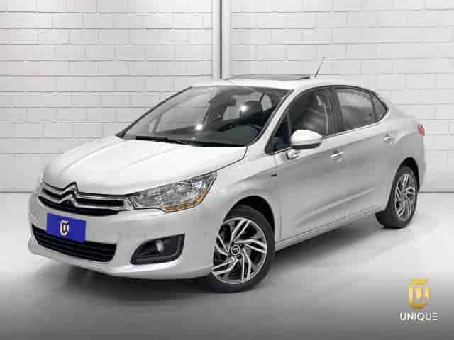 Prévia do banner — Unique Automóveis (slide 1)